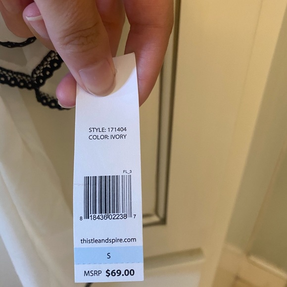 Thistle and Spire off the shoulder lace top. Small - Picture 4 of 4